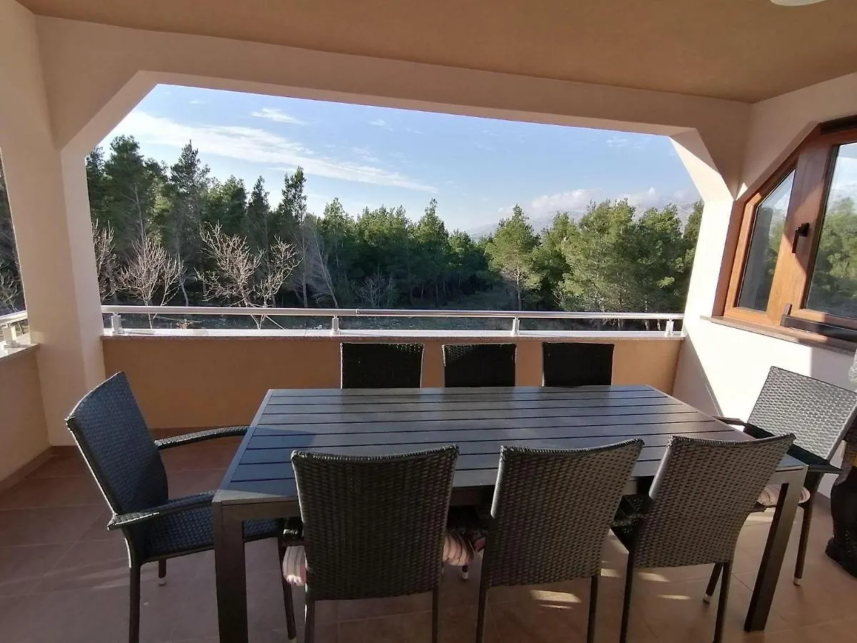 Ferienwohnung-Roncevic-Nur-50-M-Vom-Meer Maslenica