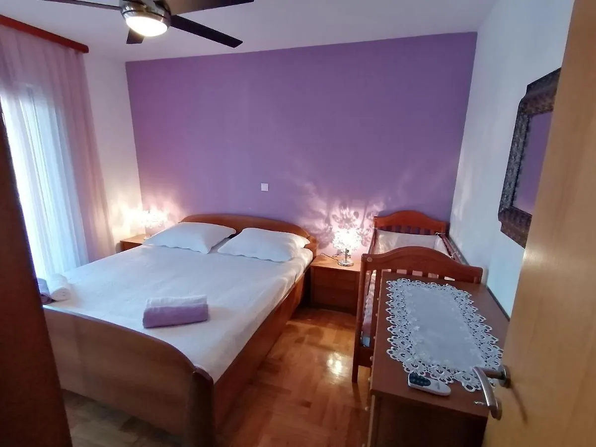 Ferienwohnung-Roncevic-Nur-50-M-Vom-Meer Maslenica Croatia