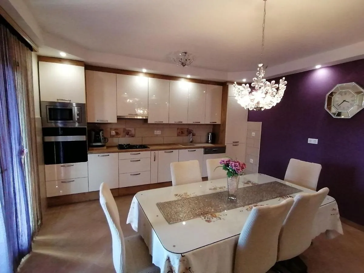 Ferienwohnung-Roncevic-Nur-50-M-Vom-Meer Maslenica