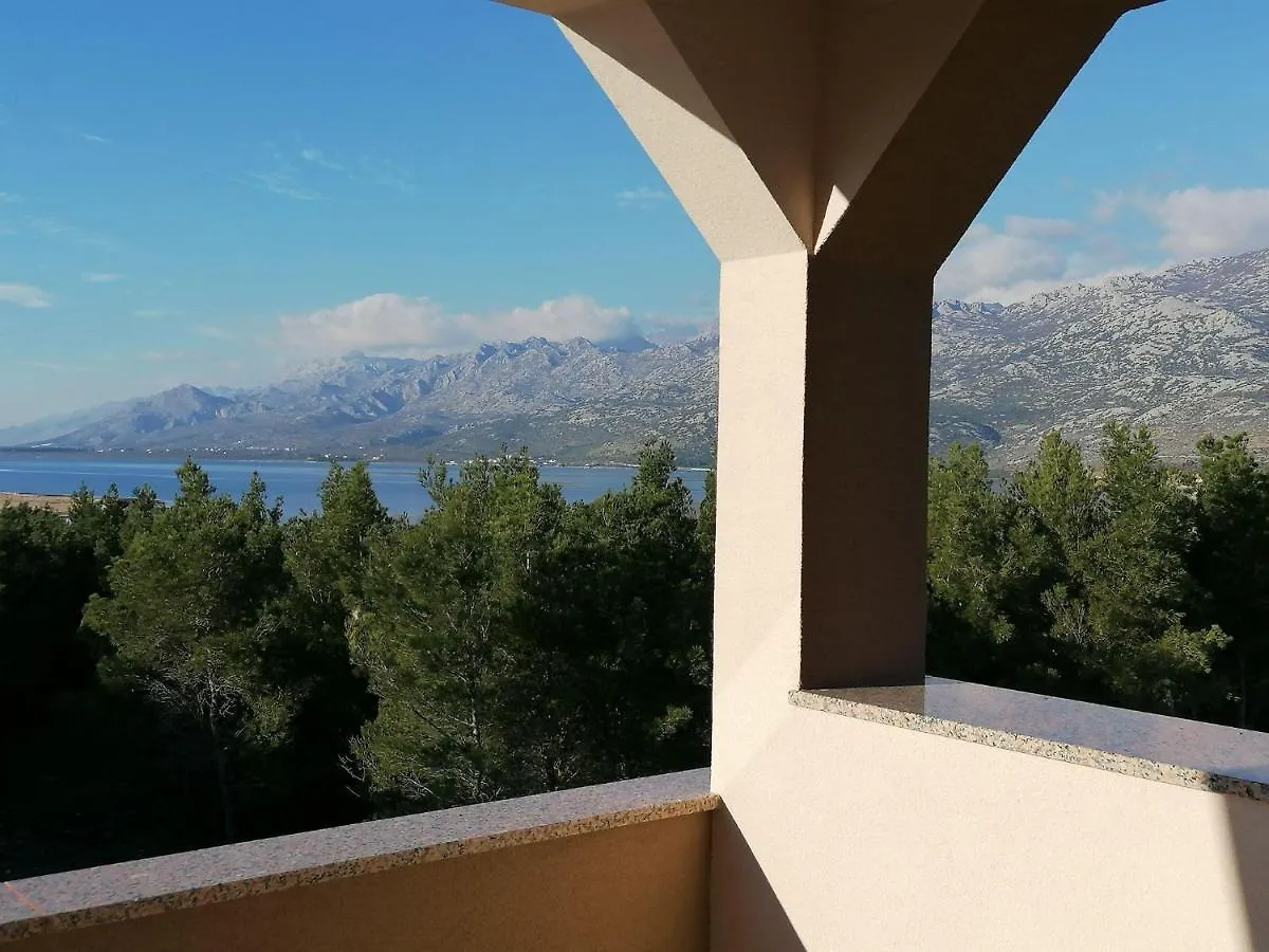 Ferienwohnung-Roncevic-Nur-50-M-Vom-Meer Maslenica